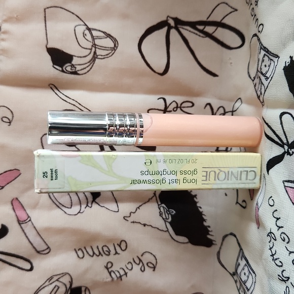 Clinique Other - CLINIQUE Long Lasting Lip Gloss SWEET TOOTH
